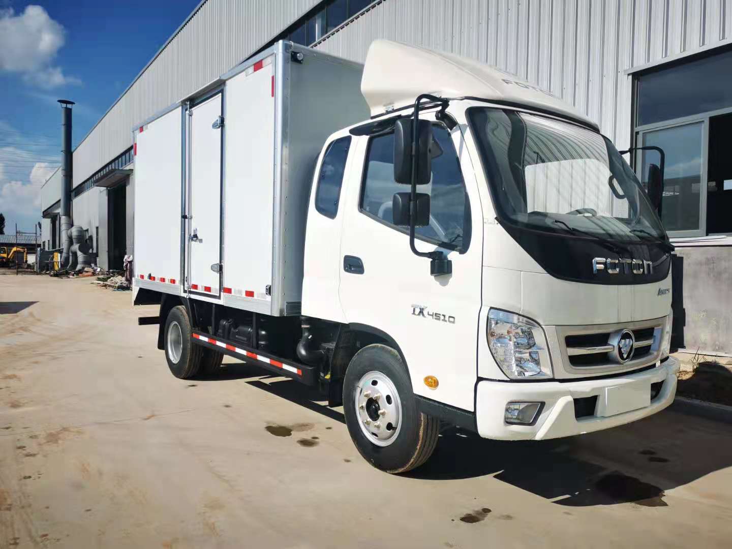 FOTON 3TONS BOX TRUCK 2237CC GASOLINE ENGINE 3.8M LONGER BODY